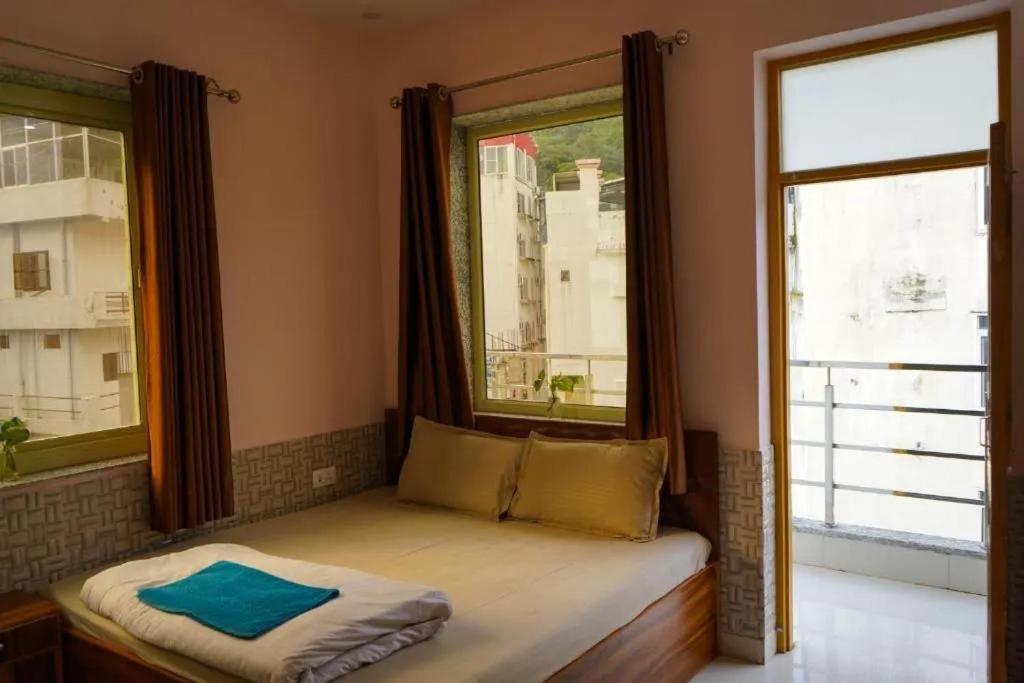 Shanti Hostel And Garden Cafe ริชิเคช ภายนอก รูปภาพ