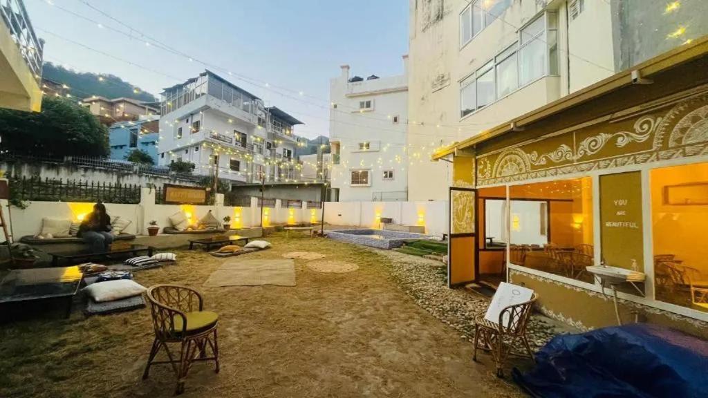 Shanti Hostel And Garden Cafe ริชิเคช ภายนอก รูปภาพ